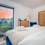 Casa vacanze Modern Nature Retreat W Pool, Ps5 & Hot Tube *